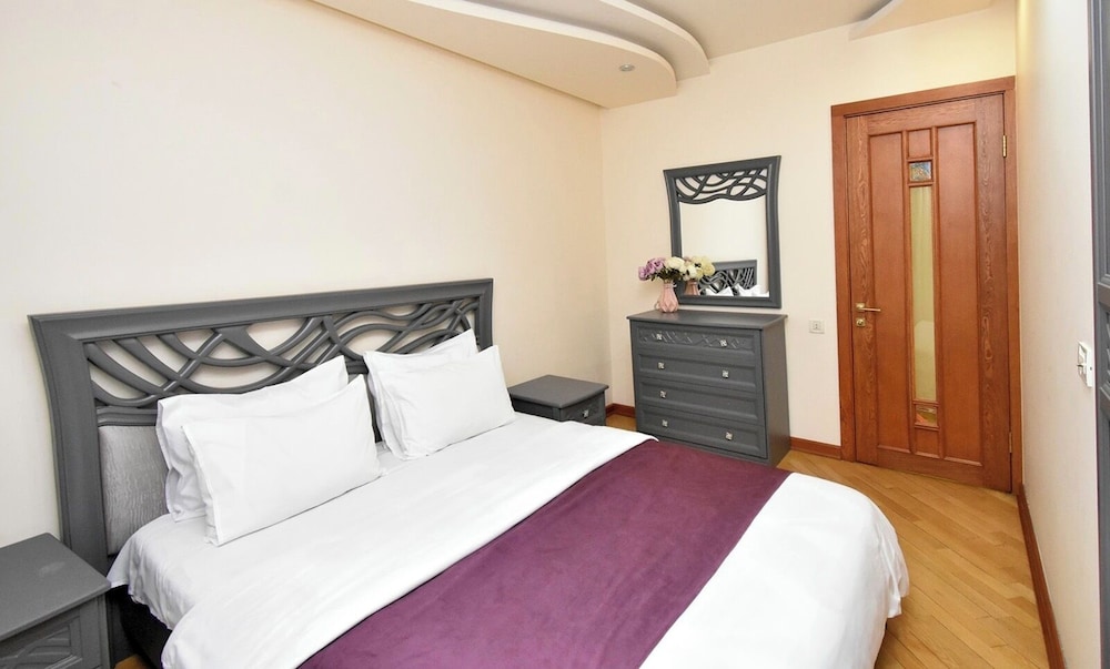 Apartment on Sundukyan street