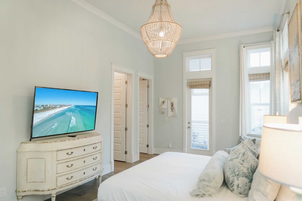 Serenity by the Sea by Avantstay Walk to Beach + Pool Access!