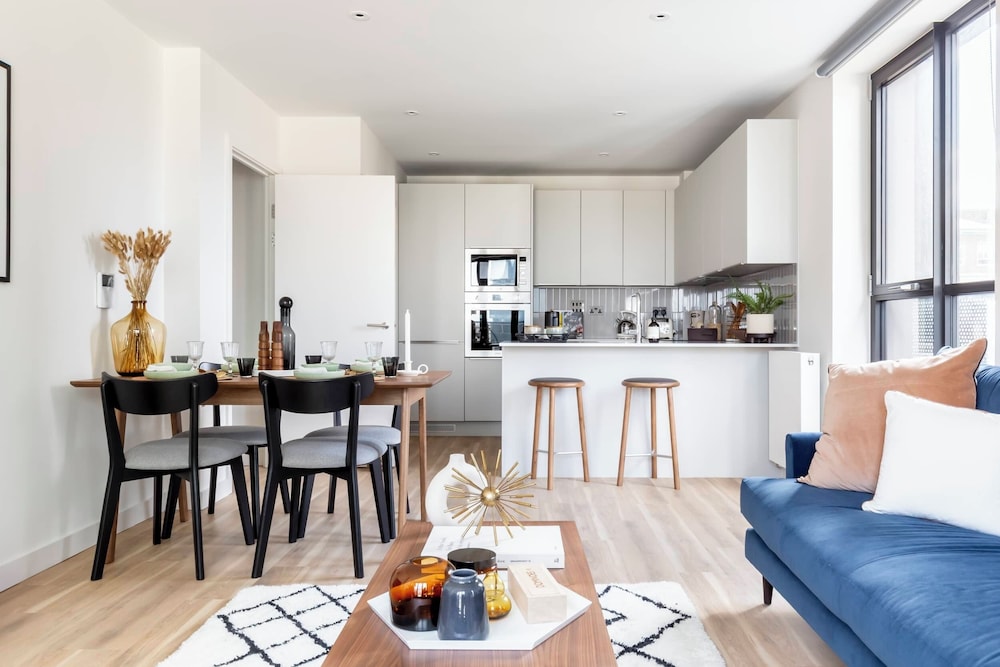 Croydon Central Apartments by Urban Rest