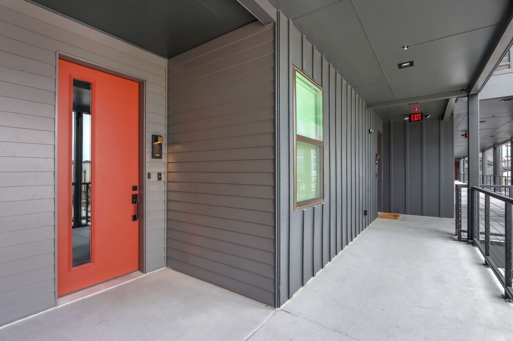 Chic Condo Minutes to Downtown, Gruene, & More