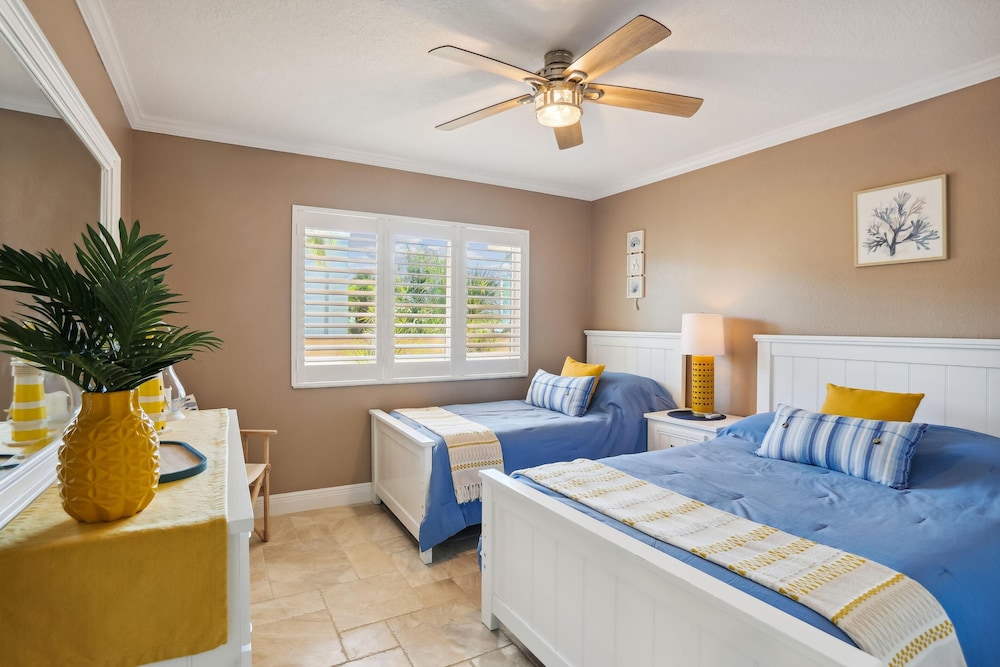 Land's End 7-203 Beach Front - Premier