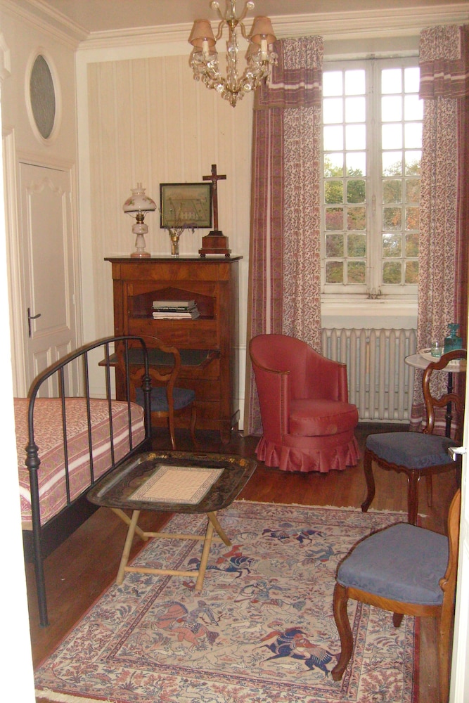 Château De Serrigny