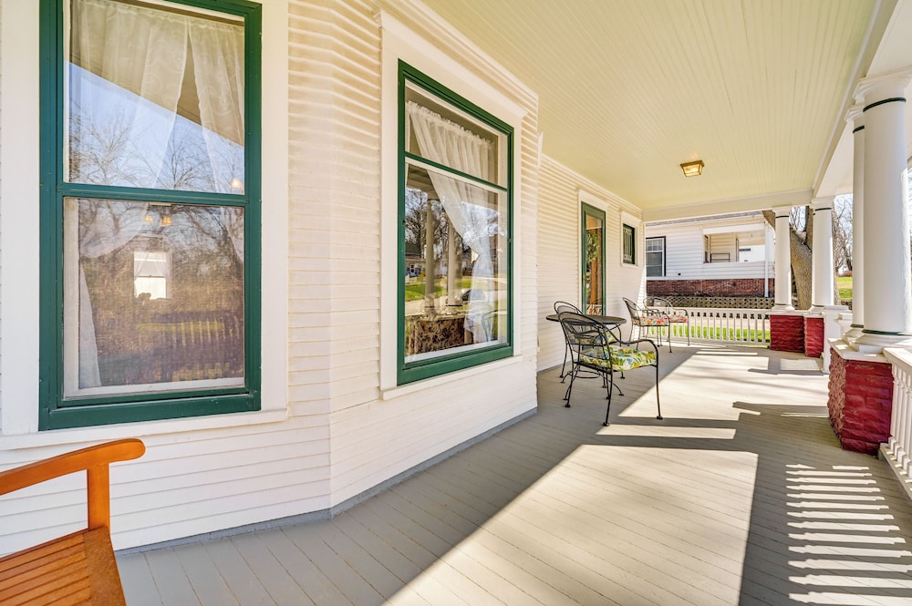 Dog-friendly Atlantic Farmhouse w/ Spacious Yard!