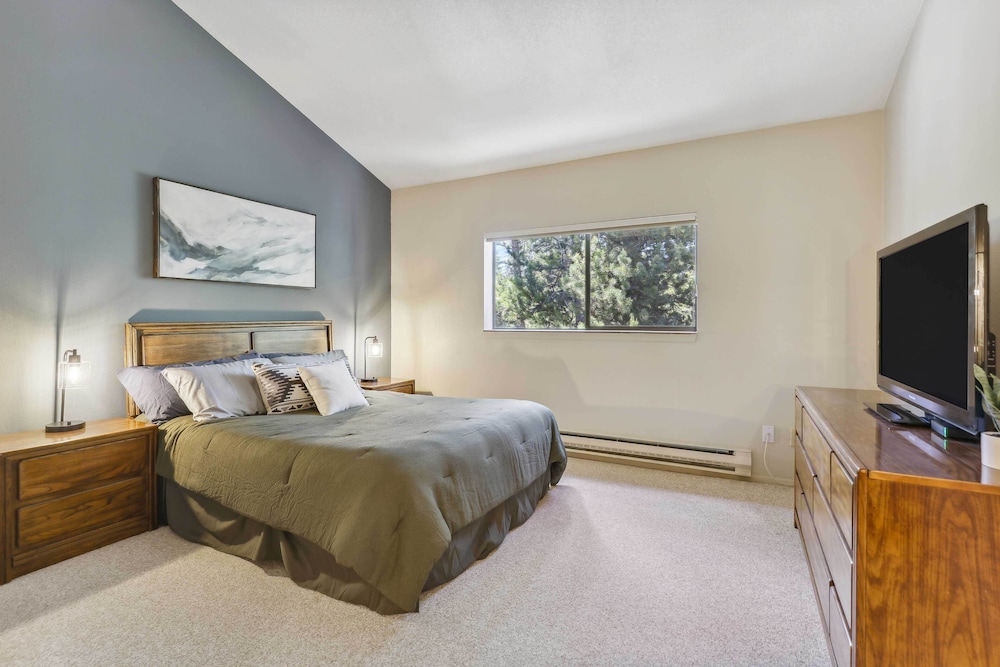Cozy Winter Park Condo: Bike, Ski, & Hike!