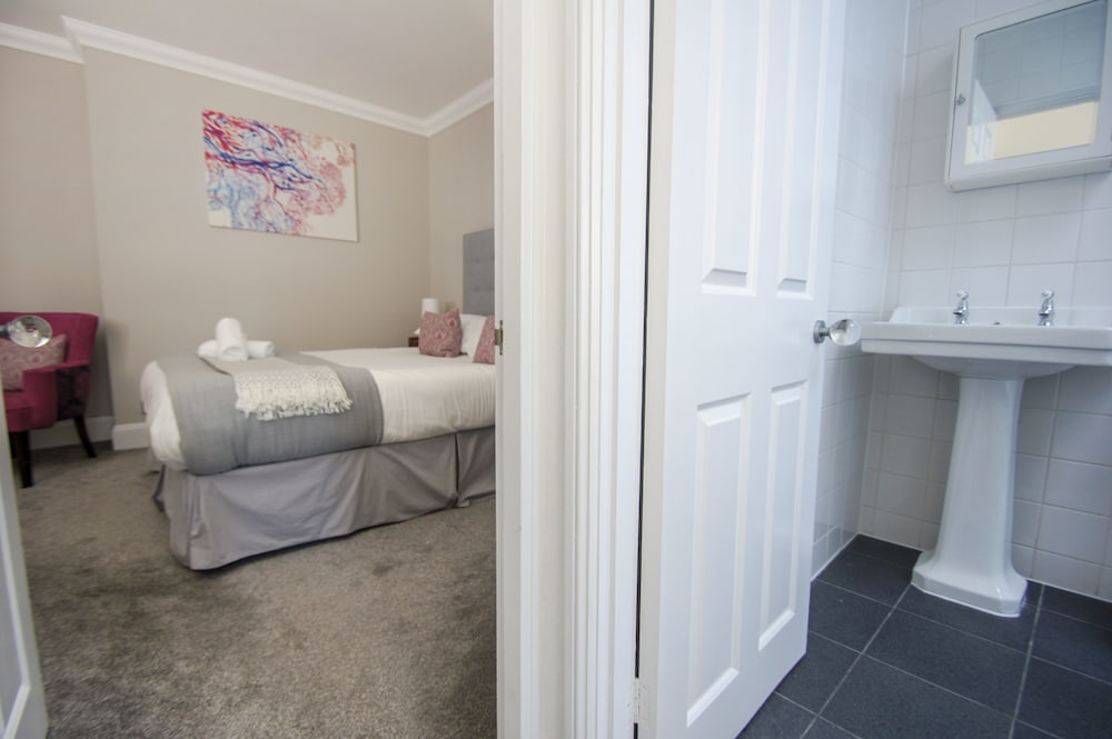 Regency Apartment Sea View by Brighton Holiday Lets