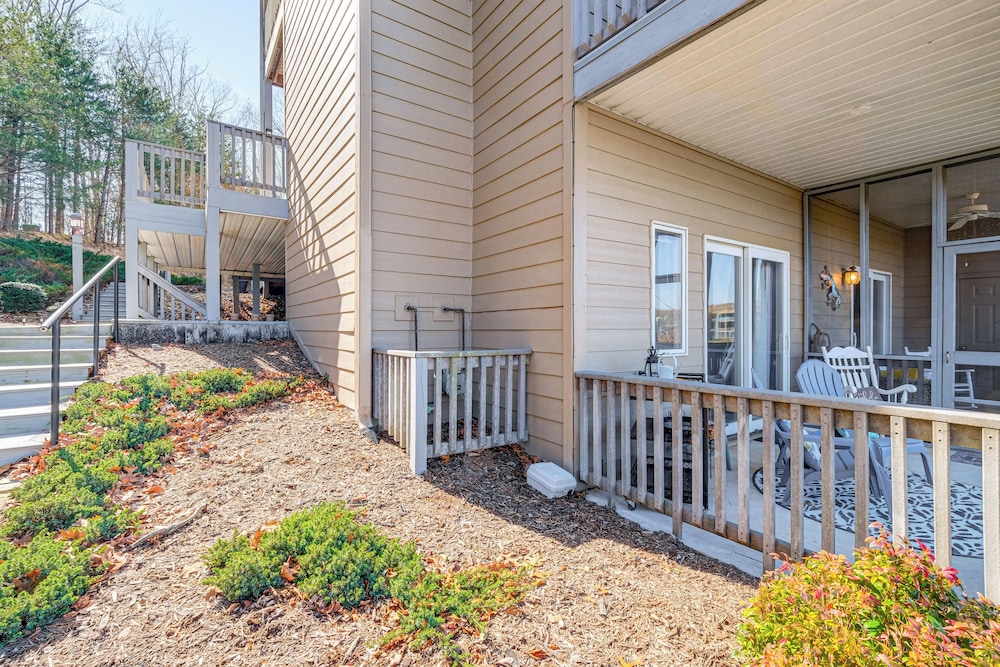 'better Lake Than Never' Huddleston Condo