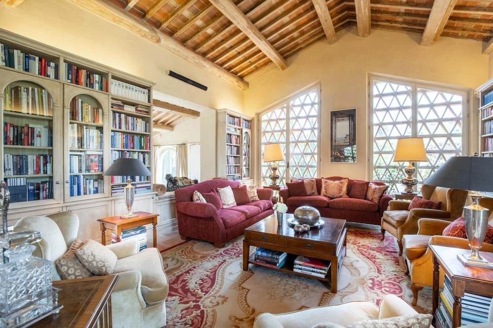 Villa Petra in Lucca view 2