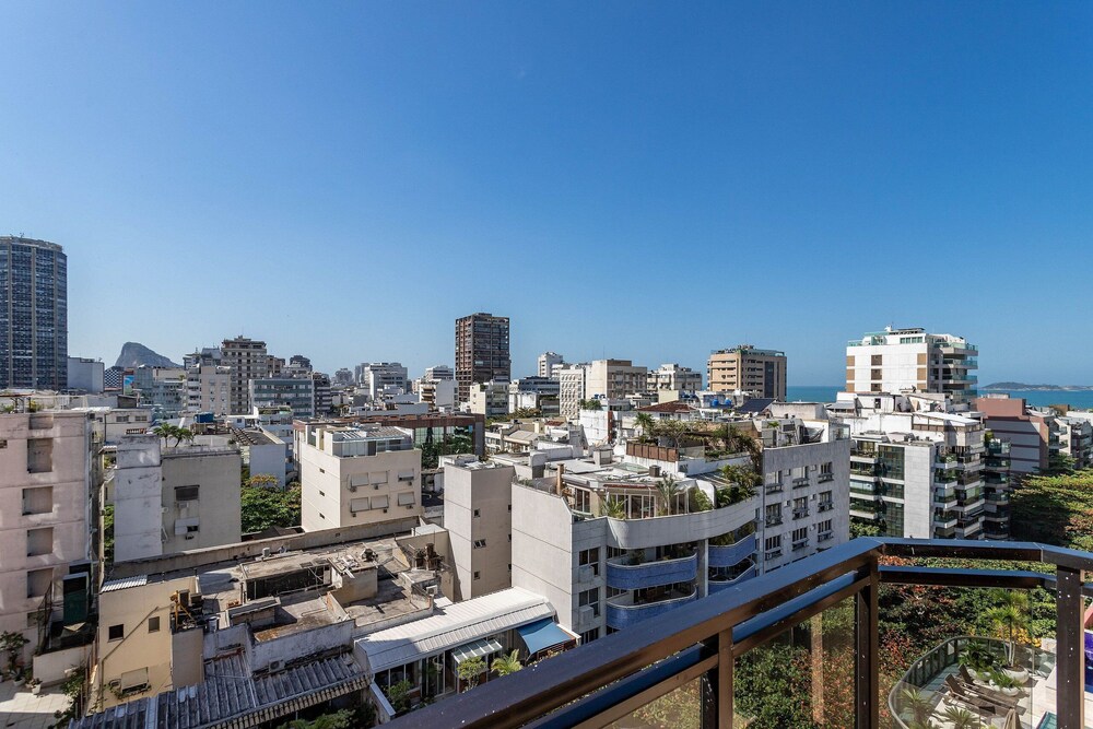 (902-A) Apartamento com Suíte no Coração Leblon