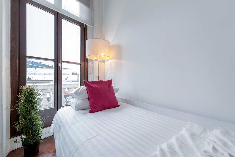 South Ken Apartment by BaseToGo