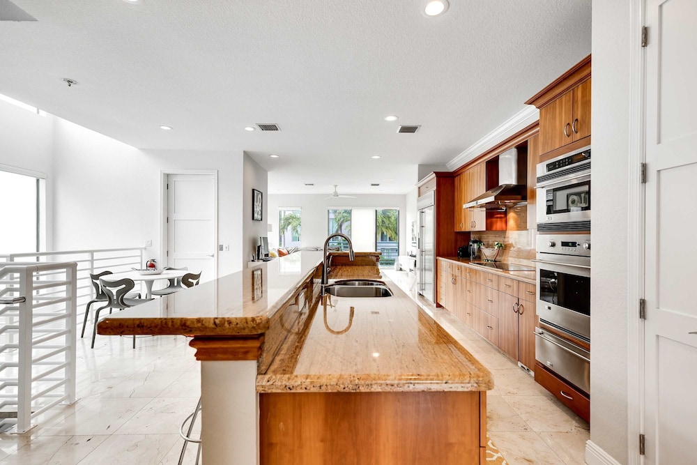 NEW 3-story Townhome With Pool Room Expansive Balcony Seconds Away From Las Olas