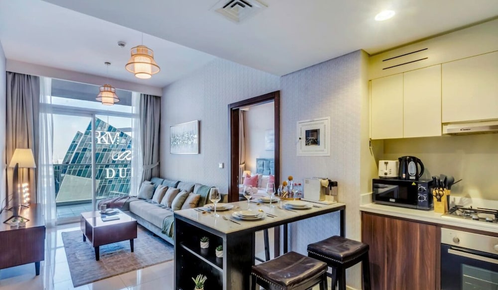 Waterfront 2BR w Canal View Near Burj Khalifa