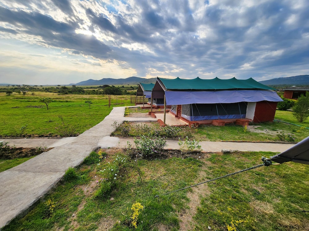 Endeem Mara Resort