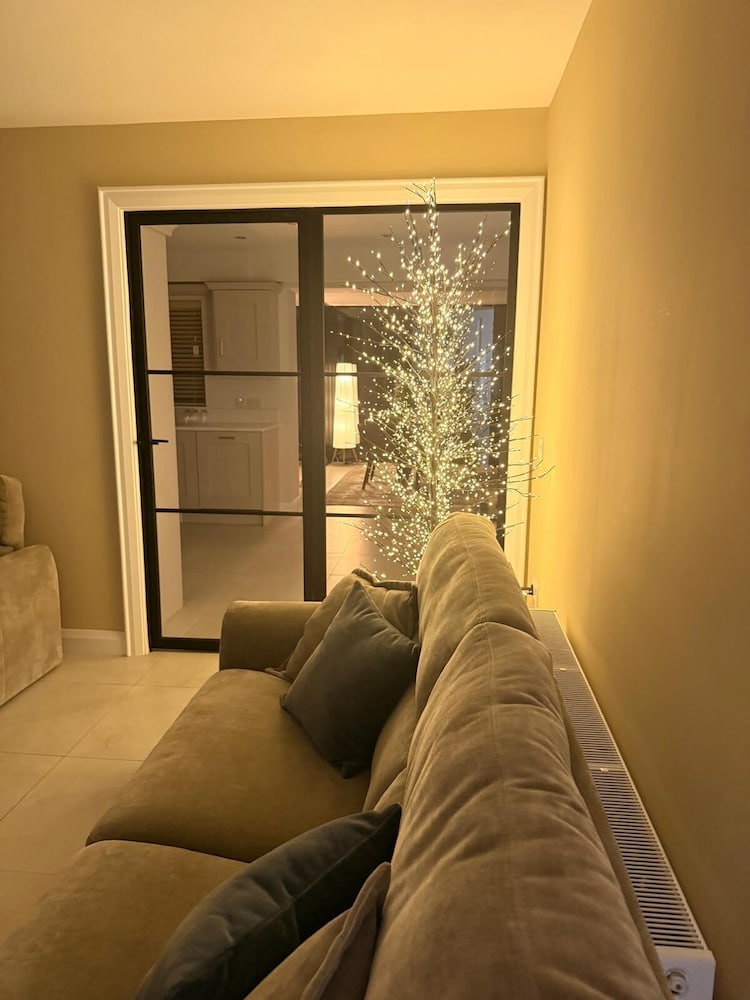 Modern Entire Home Retreat in Newry