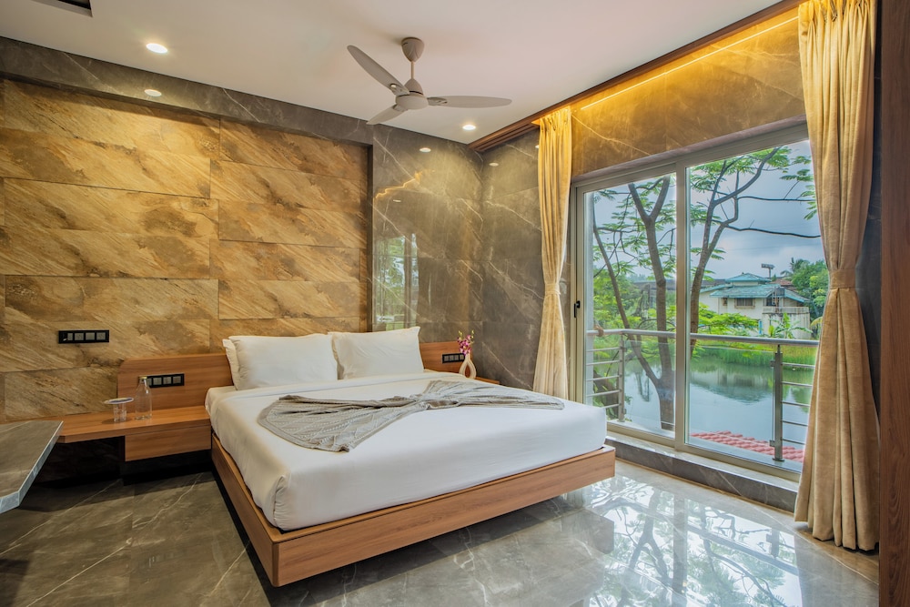 Alaya Stays - Imperial Calista 4BHK near Khandala Hills