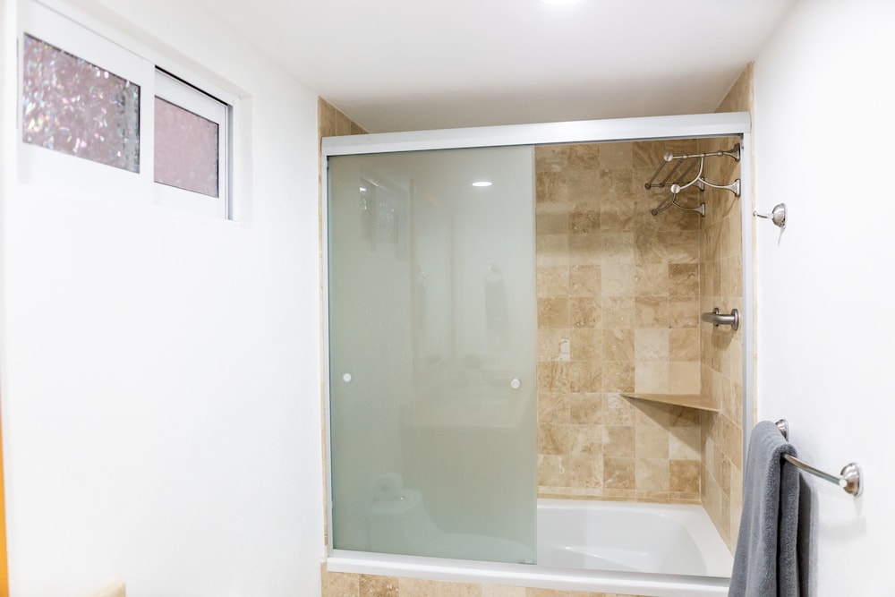 Peninsula 102 2 BR by Casago view 4