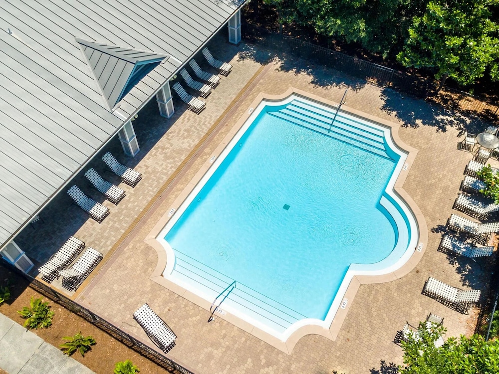 Honeybee by Southern Vacation Rentals