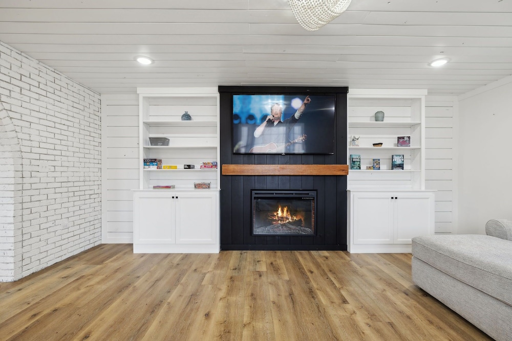 Fox Haven Retreat-modern Cabin-acres of Priv Land