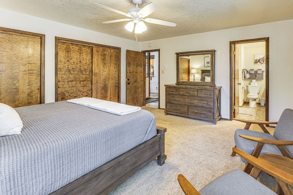 Walk to Lake & Trails: Angel Fire Home w/ Deck!
