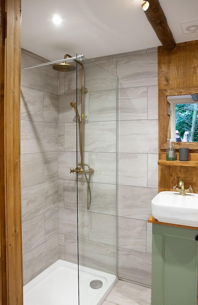 Hayne Barn Estate - Private Estate : 6 Eco Lodges - 1 Studio