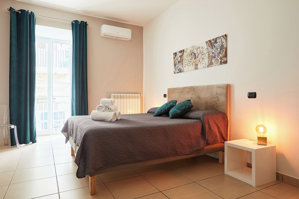 Vicky's Luxury Guesthouse by Napoliapartments