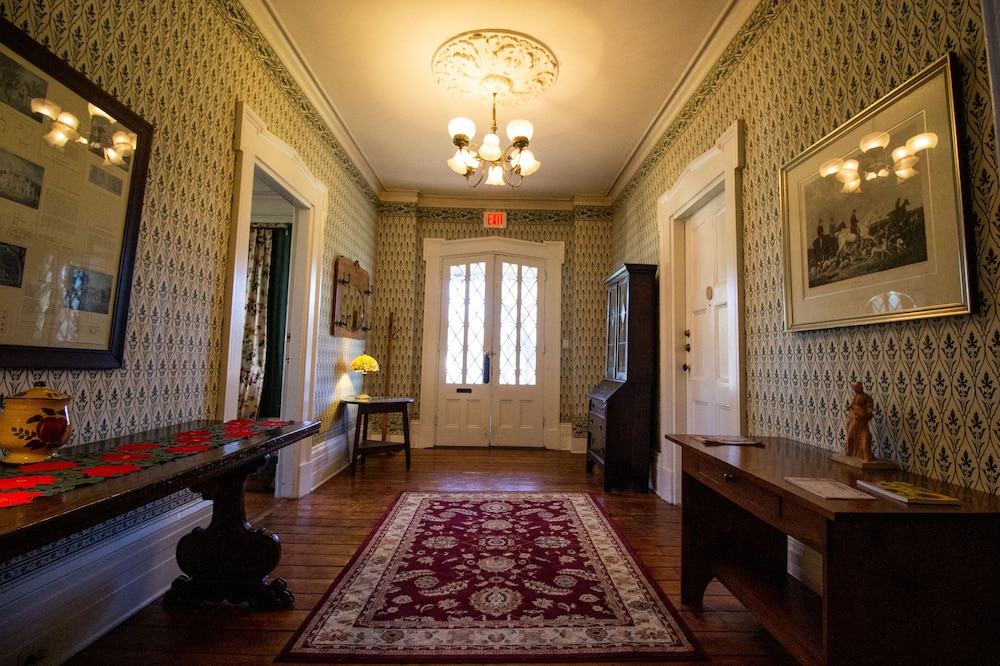 Delamater Inn
