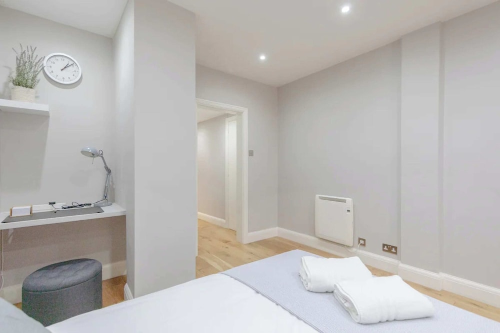 Modern Studio Flat - 1 min to Paddington Station
