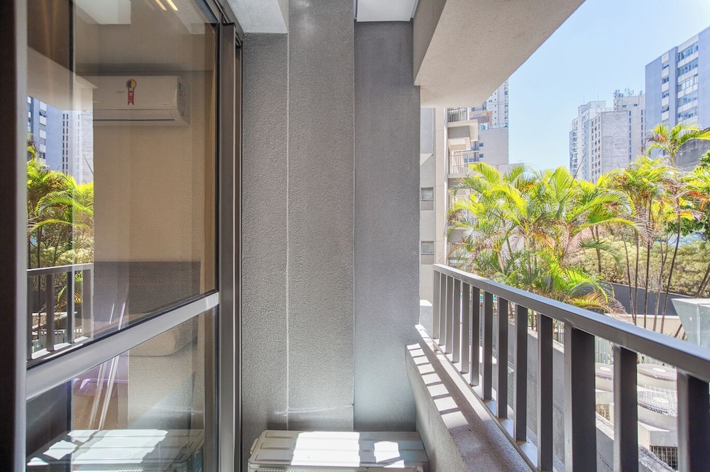 Flat na Vila Mariana c Varanda pr x ao Metr