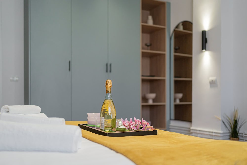 Modern Spacious 2BR Steps to Cismigiu Gardens