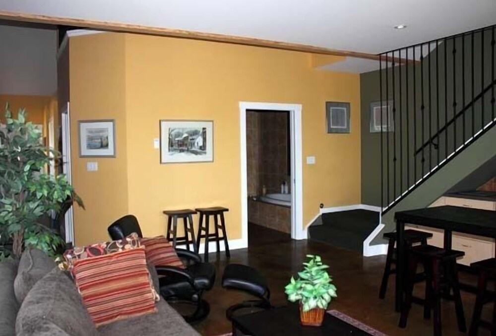Crooked Tree Guest Suites