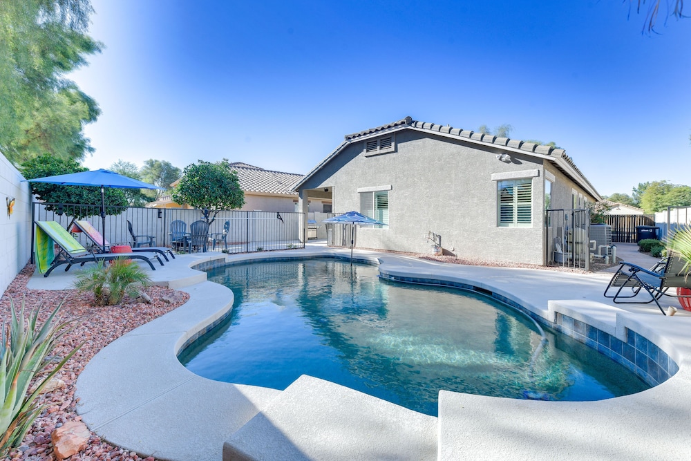 Charming Gilbert Home w/ Patio  Putting Green! - Property Image 14