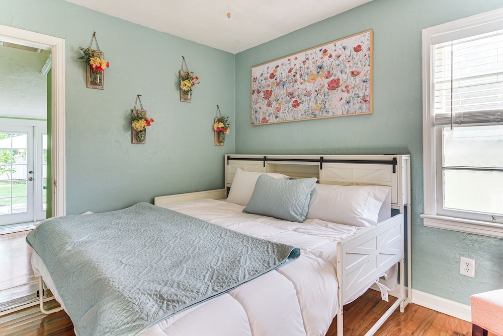 St Pete Home for Retreat & Corporate Travelers