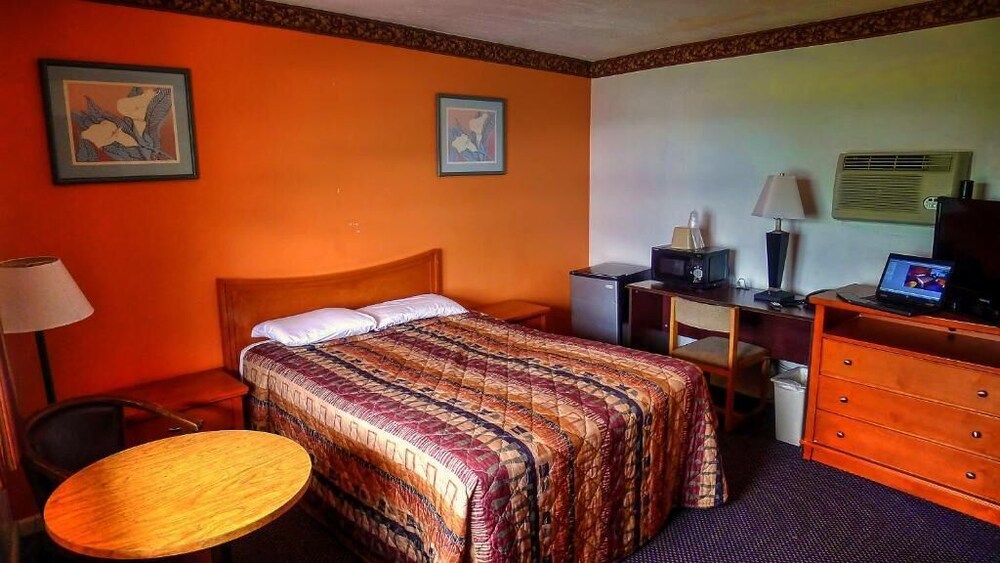 NASSAU HOLIDAY MOTEL
