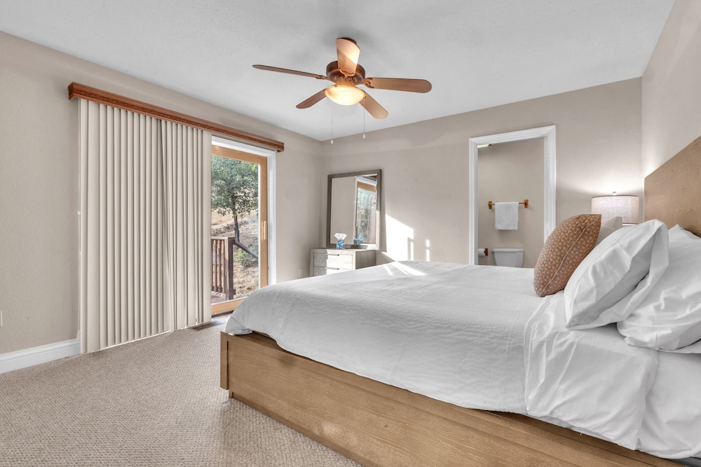 Prasad Retreat - Sunny Home W/ Deck & Air Hockey 3 Bedroom Home by Bear Valley Vacation Rentals