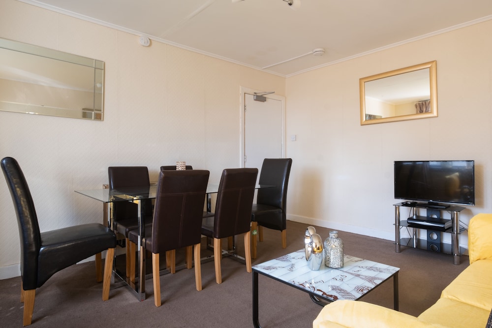 Novelty Suites Froghall Avenue