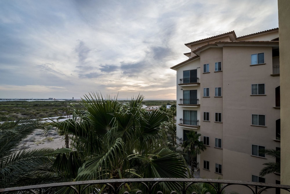 Paraiso Del Mar Resort B404 1 Bed by Casago