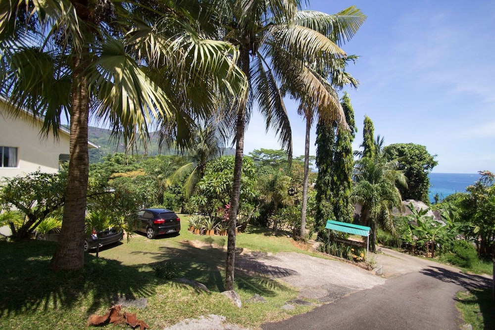 Lemongrass Lodge