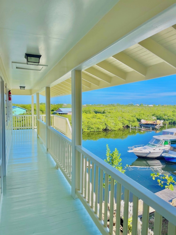 Utila Seabreeze Vacation Apartments