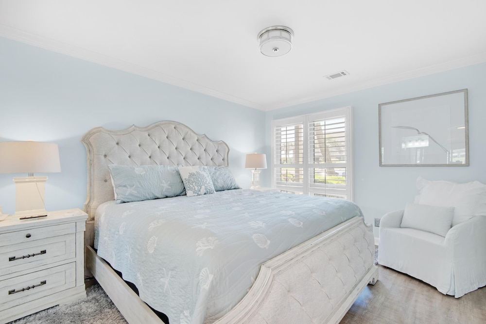 Seascape Lakefront Villas 121- Uncorked view 3