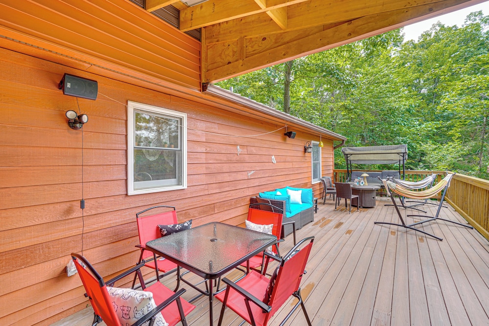 5 Mi to Harpers Ferry Nhp: Quiet Home w/ Deck