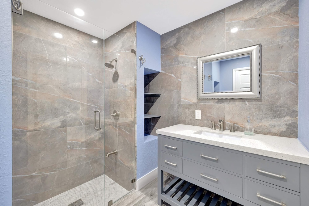 Waterfront Paradise Chic 3 BDR