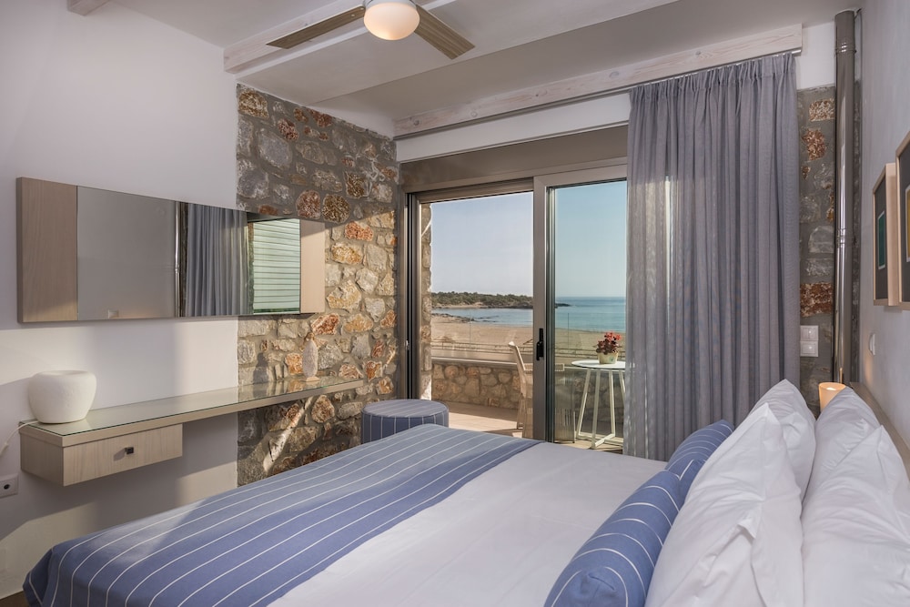 Cedar Bay Beachside Villas