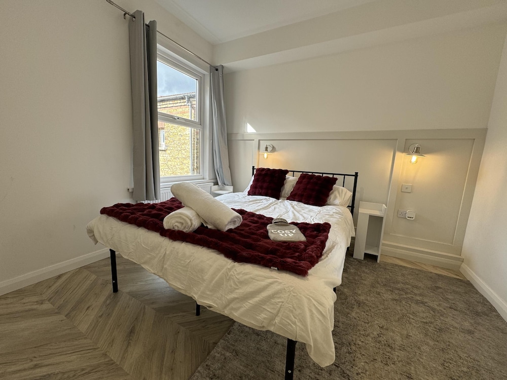 Stunning Flat Near Stratford Shopping Centre
