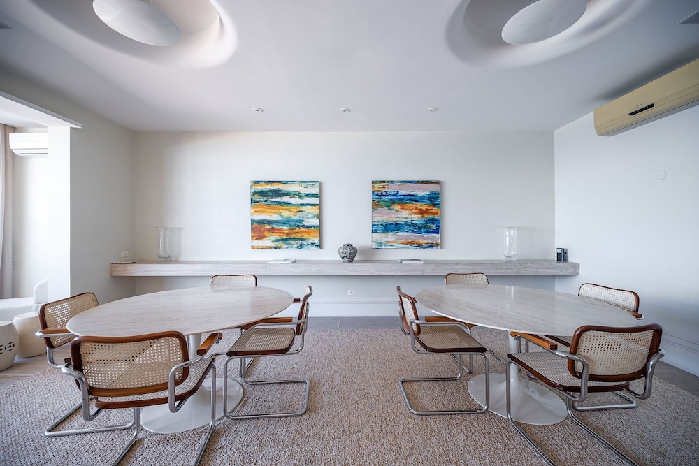 Copacabana – Av. Atlântica | 3 suítes, Vista Mar, 1 min praia de Copacabana - por Casapē Rio