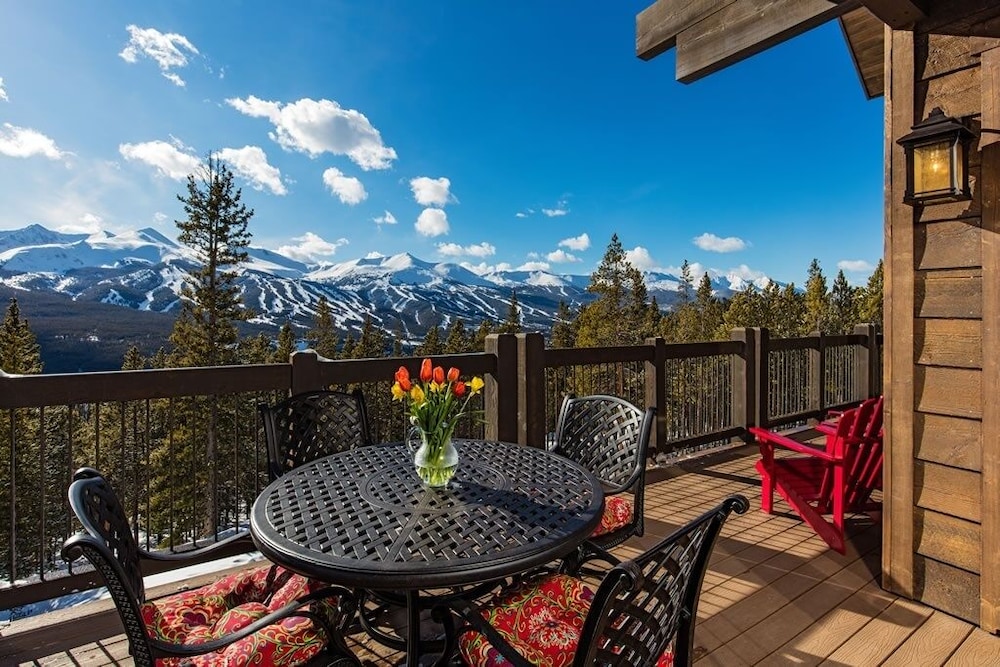 Three Sisters Lookout 5 Bedroom Home