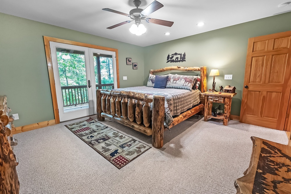 Mountain Getaway With Hot Tub & Game Room 4 Bedroom Cabin