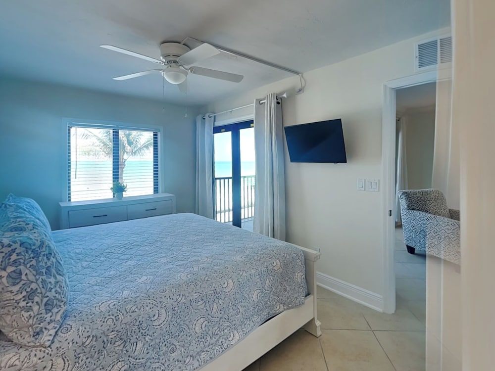 Seaside 2 by Distinctive Beach Rentals
