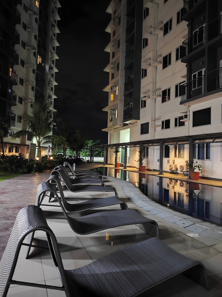 Luxurious and Cozy Condo in Quezon City With City View