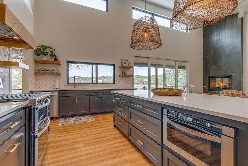 Chic Burnet Home on Lake Buchanan w/ 2 Fireplaces! - Property Image 34