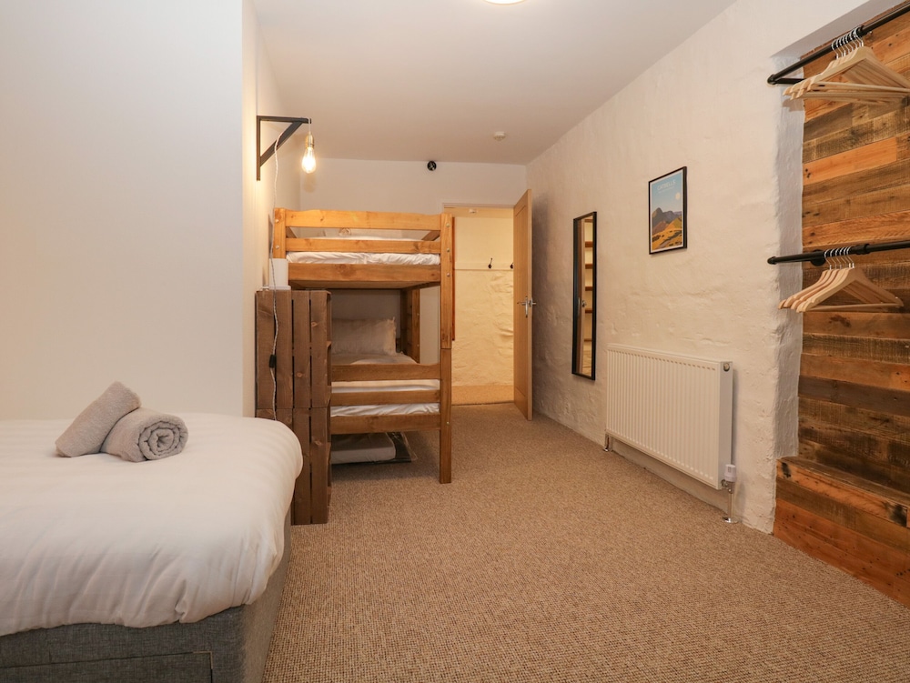 Dixon Court