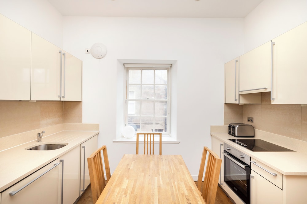 Superb Flats in the Heart of Edinburgh